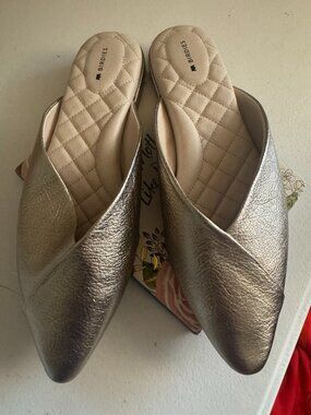 Birdies Gold Leather Mules: The Swan